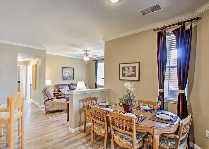 Holiday home < 1 Mi To Quarter! W/ Pool *