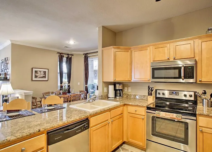 Holiday home < 1 Mi To Quarter! W/ Pool