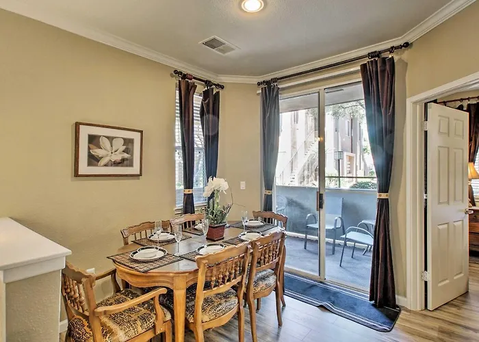Holiday home < 1 Mi To Quarter! W/ Pool
