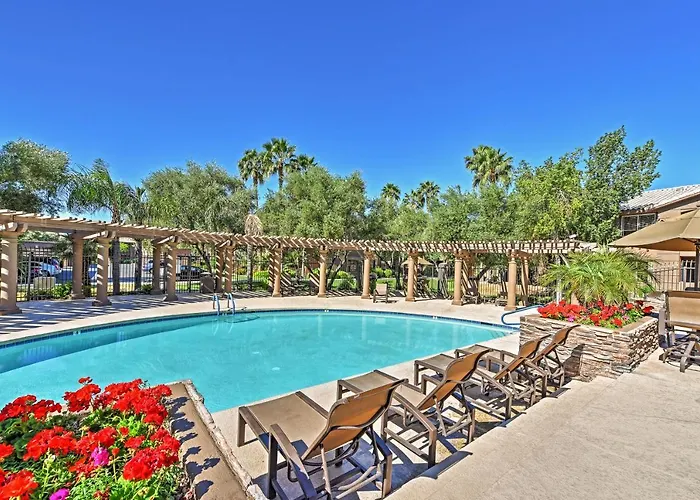 Holiday home < 1 Mi To Quarter! W/ Pool *