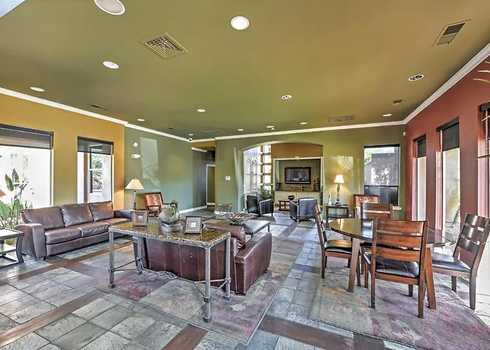 Holiday home < 1 Mi To Quarter! W/ Pool