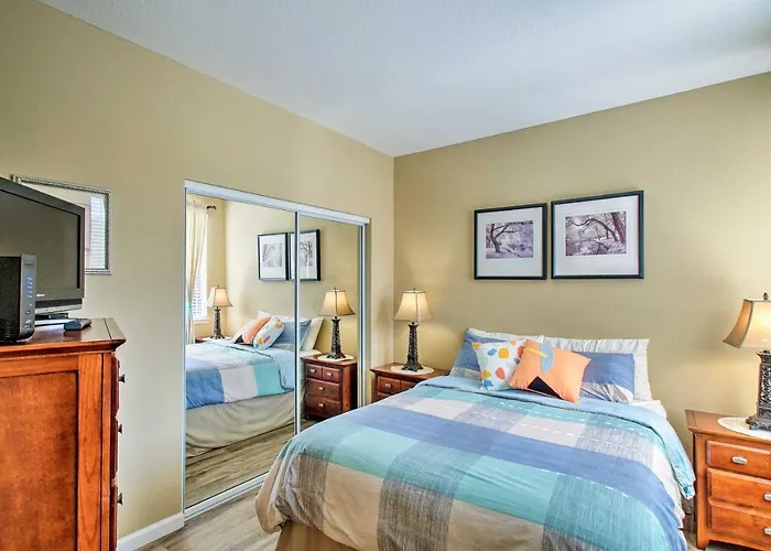 < 1 Mi To Quarter! W/ Pool Holiday home *