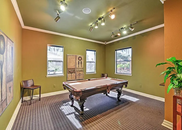 < 1 Mi To Quarter! W/ Pool