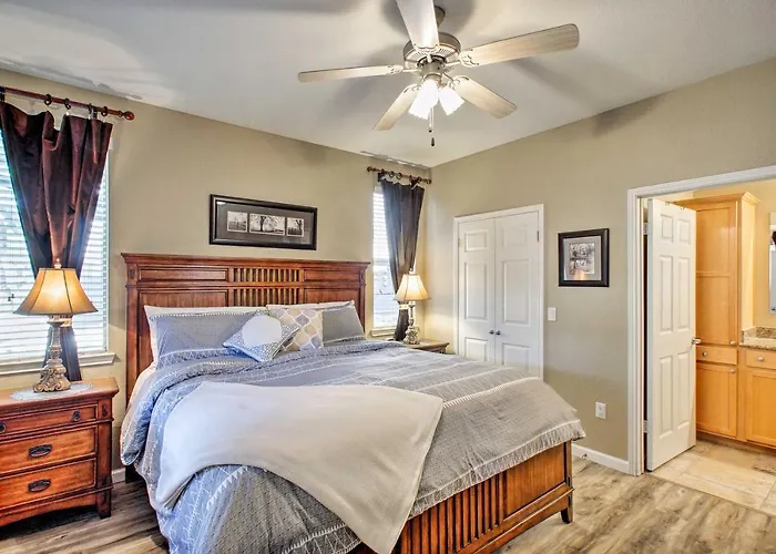 Holiday home < 1 Mi To Quarter! W/ Pool *