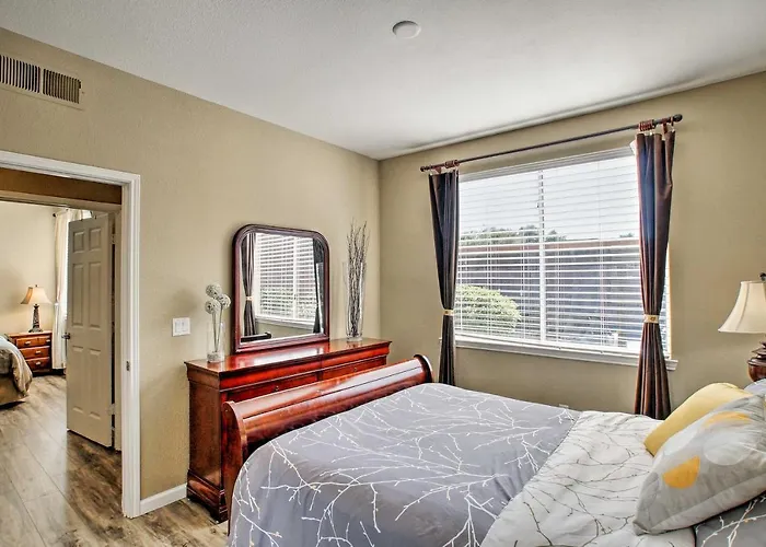 < 1 Mi To Quarter! W/ Pool Holiday home *