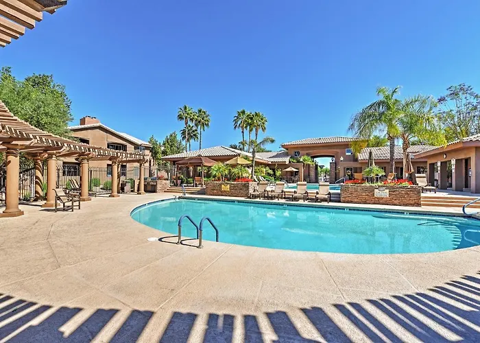 Holiday home < 1 Mi To Quarter! W/ Pool