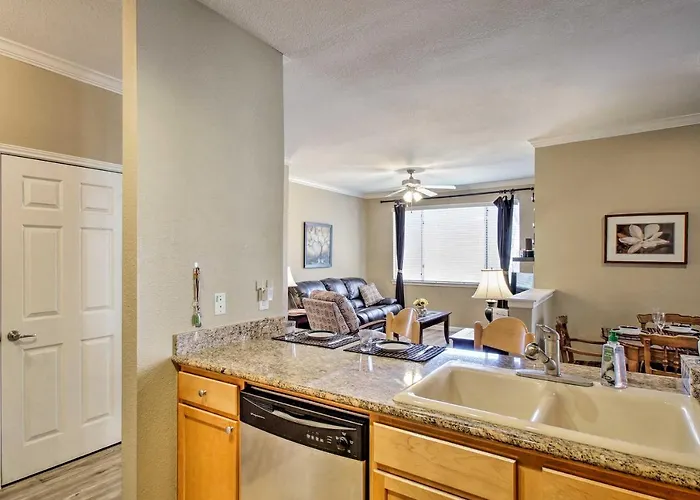 Holiday home < 1 Mi To Quarter! W/ Pool *
